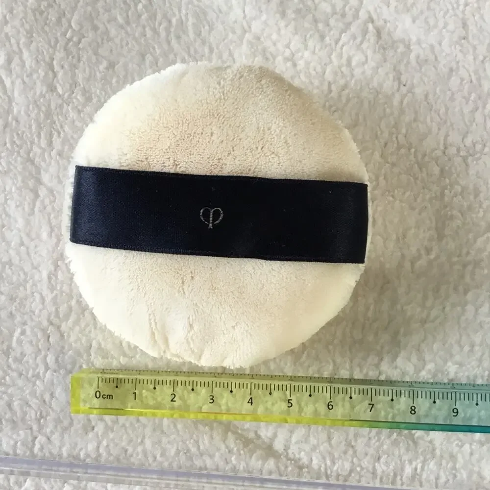Clé de Peau Beauté Translucent Loose Powder Puff